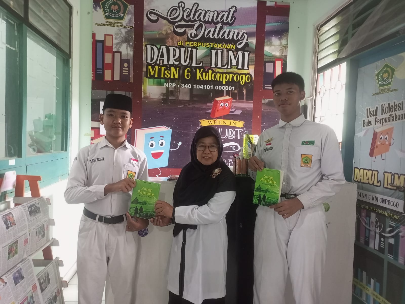 Perpustakaan Darul Ilmi MTsN 6 Kulon Progo Terima Hibah Buku Puisi dari Pengurus OSIS